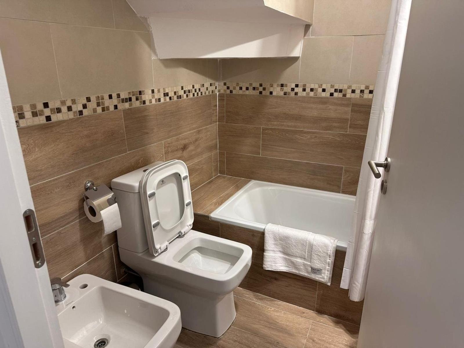 Aunaisin - Apartamentos 9 De Julio 52 Ushuaia Exteriör bild
